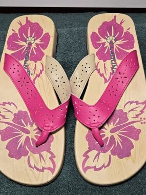 Laguna Women's Flip Flop Sandals Pink Hibiscus Wood Look Footbed Size M 7-8 NWT